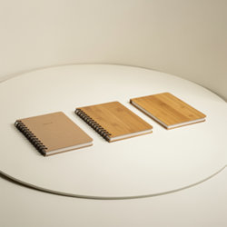 Carnet de poche publicitaire A7 personnalisable avec logo Carnets de poche publicitaires A7 en kraft recyclé, simili-cuir, papier de pierre et bambou