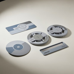 Disques de stationnement publicitaires en carton, ABS et polypropylène recyclé, à molette ou grattoir
