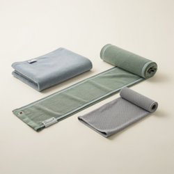 Serviette de sport publicitaire personnalisable avec logo Serviettes de sport publicitaires en microfibre, coton et RPET avec étui ou mousqueton