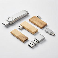 Clé USB publicitaire personnalisable avec logo entreprise Clés USB publicitaires personnalisables en plastique, bois, bambou, liège, cuir et métal