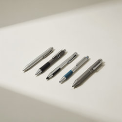 Stylet publicitaire personnalisable avec logo entreprise Stylets publicitaires à pointe caoutchouc, disque transparent ou fibre en aluminium et bambou