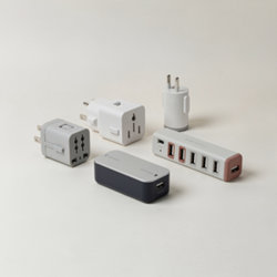 Adaptateurs de voyage publicitaires universels avec ports USB et USB-C, standards multi-pays