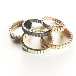 Bracelet publicitaire personnalisé avec logo pour entreprise et communication professionnelle