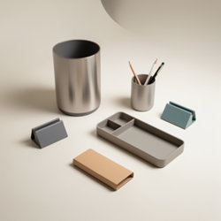 Rangements de bureau publicitaires en bambou, métal et plastique : pots à crayons, organiseurs et porte-cartes