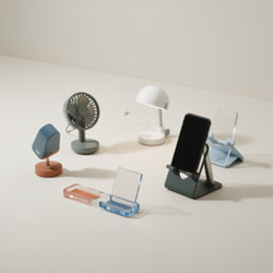 Gadgets de bureau publicitaires en plastique, métal et bambou : ventilateurs USB, lampes et supports