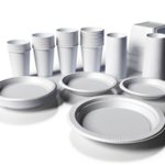 Vaisselle jetable publicitaire personnalisée avec logo pour entreprise et événements professionnels